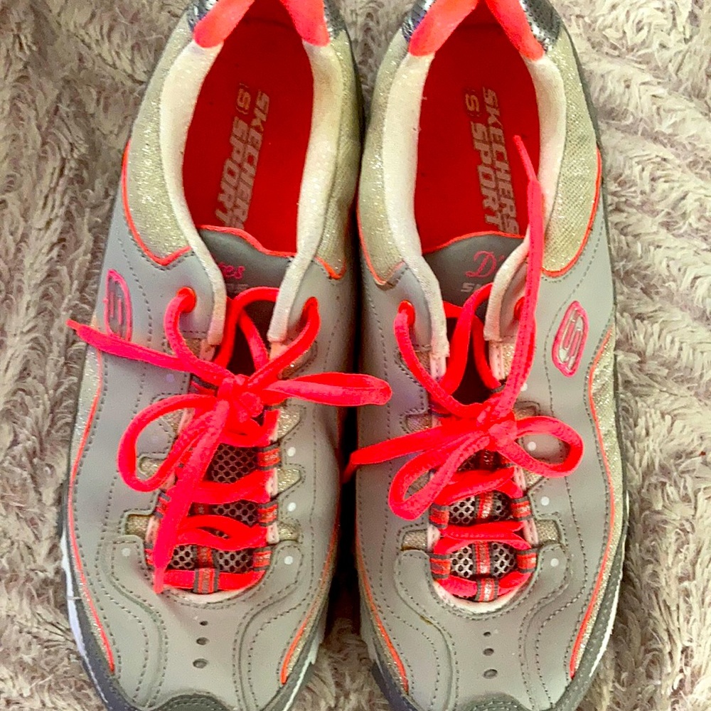 Grey and pink women’s sketchers